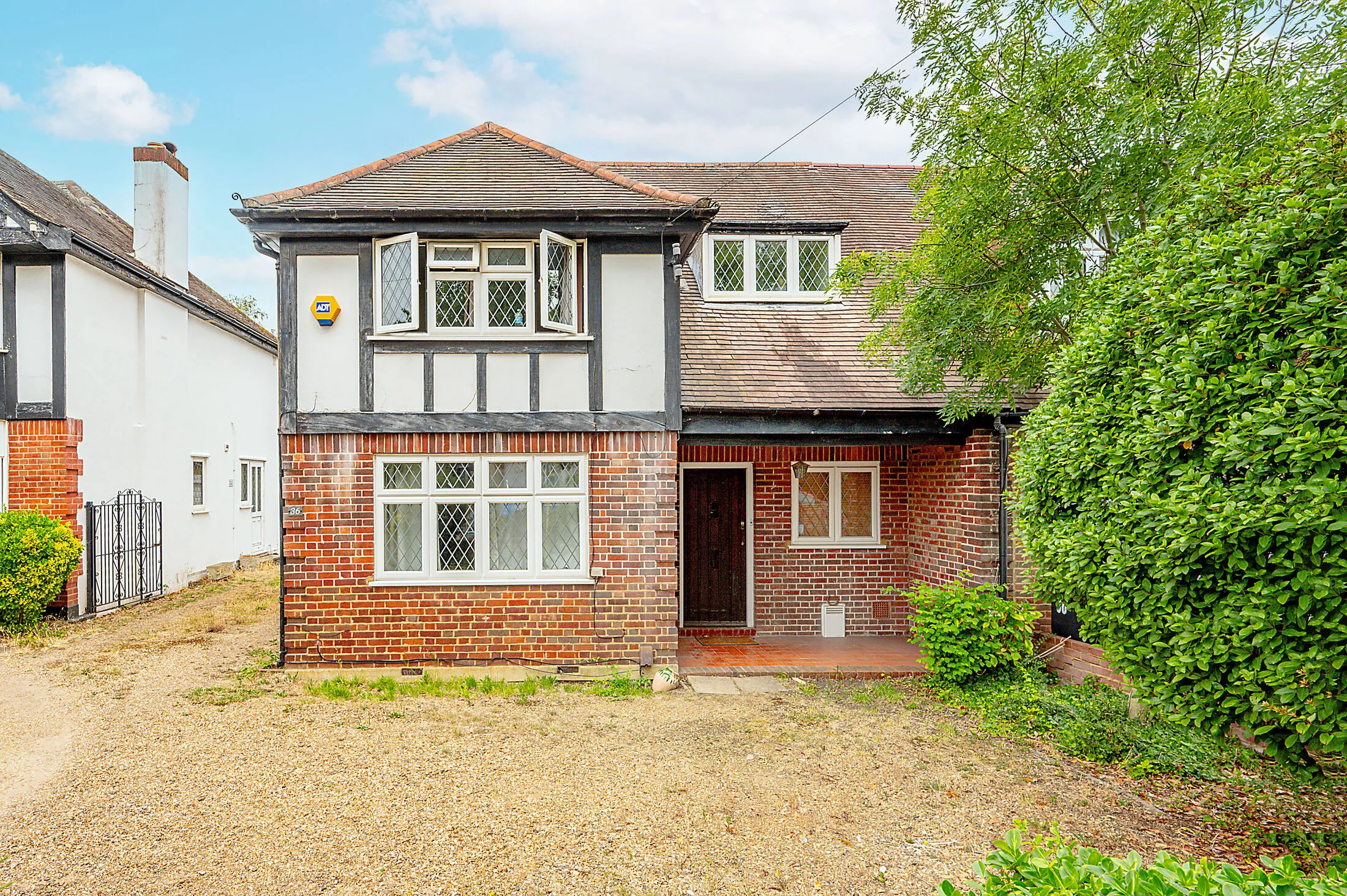 House Blakes Lane in Greater London