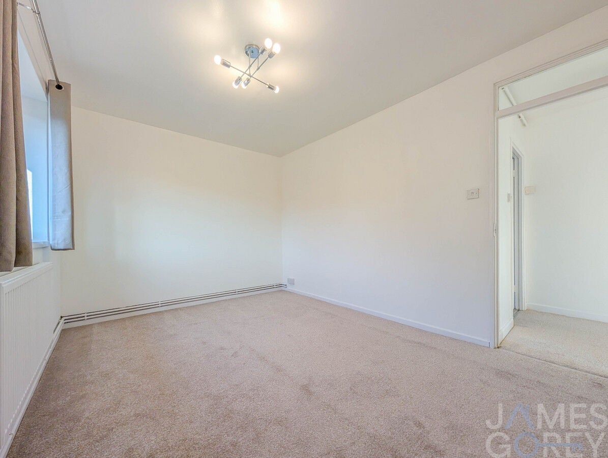 Flat Ampleforth Road in Greater London