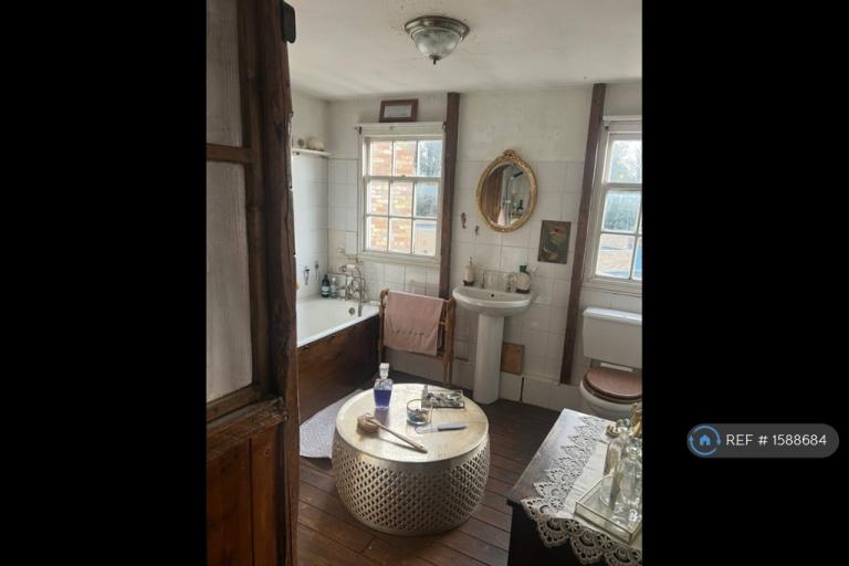 Room High Street in South Cambridgeshire