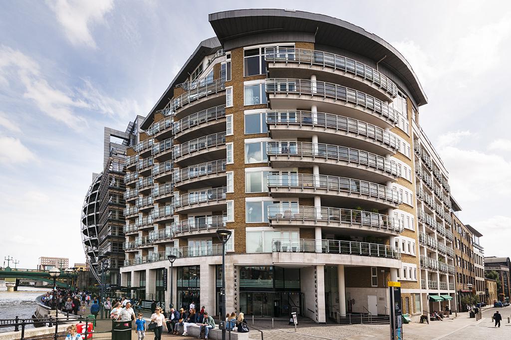 Flat New Globe Walk in Greater London