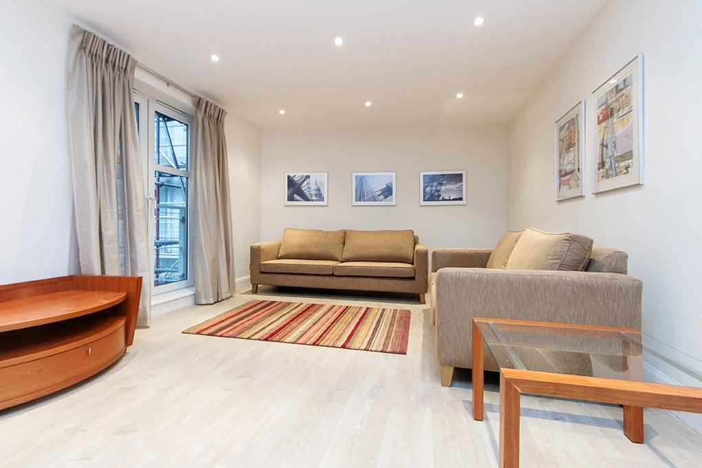 Flat New Globe Walk in Greater London
