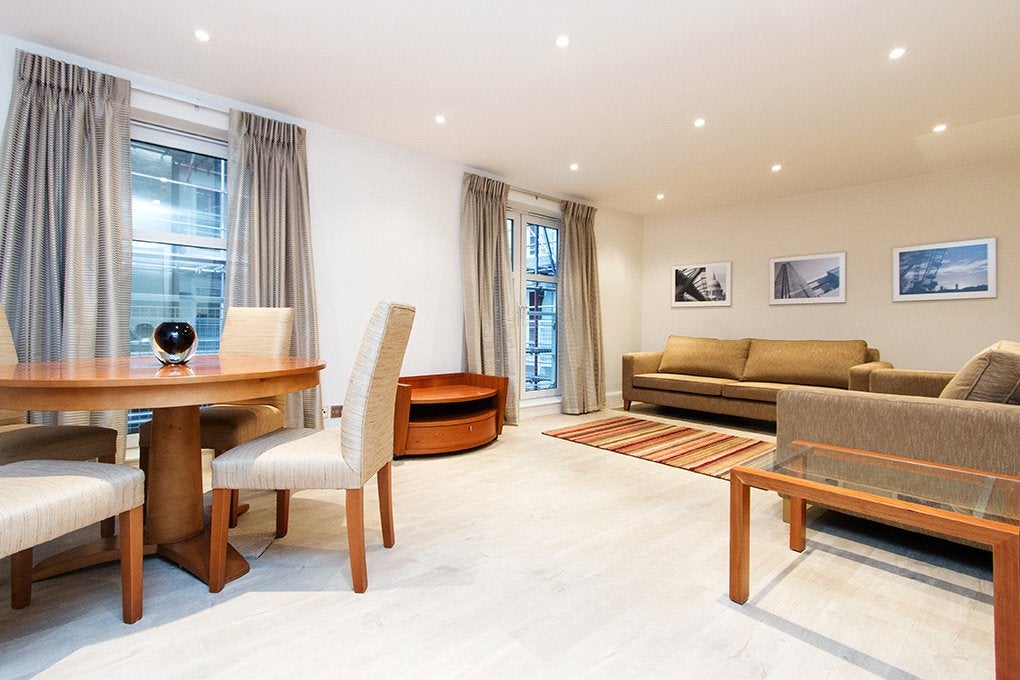 Flat New Globe Walk in Greater London