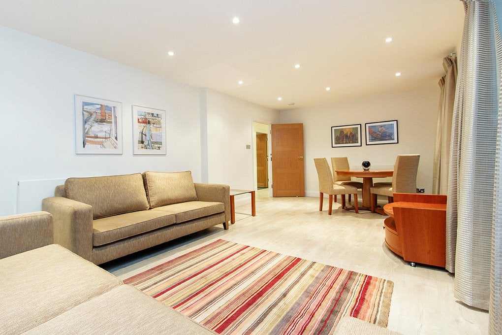 Flat New Globe Walk in Greater London