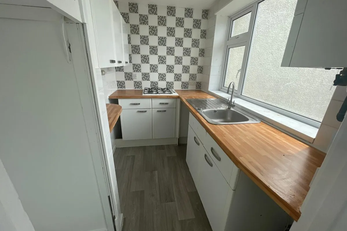 Flat Uppercliff Close in Penarth