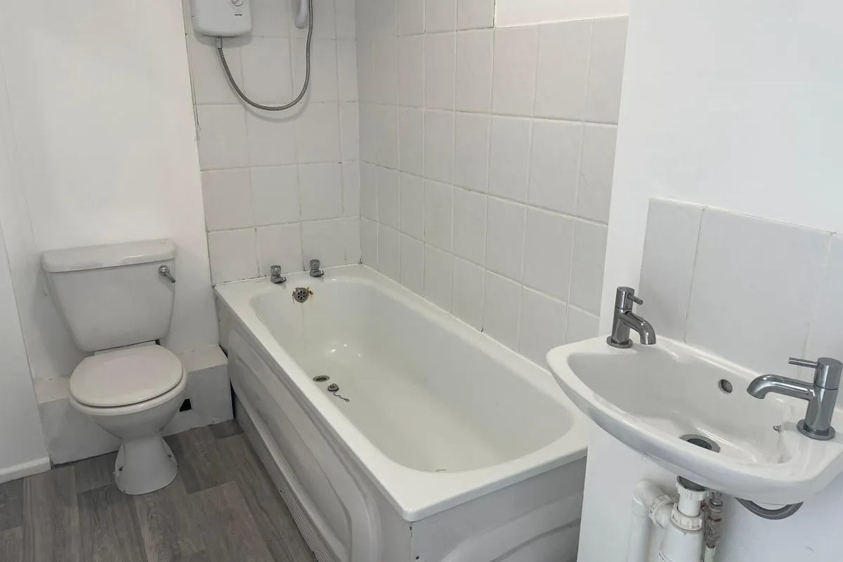 Flat Uppercliff Close in Penarth