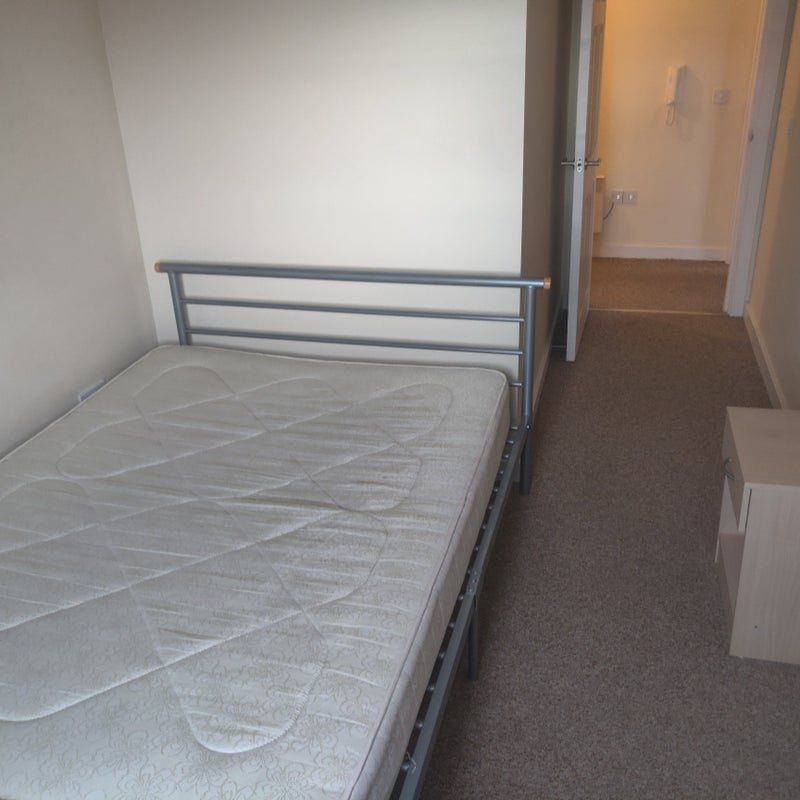 Room Kaber Court in Liverpool