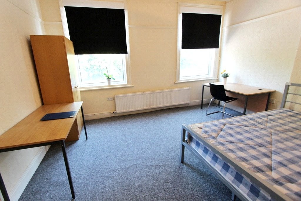 Flat Wilmslow Road in Manchester