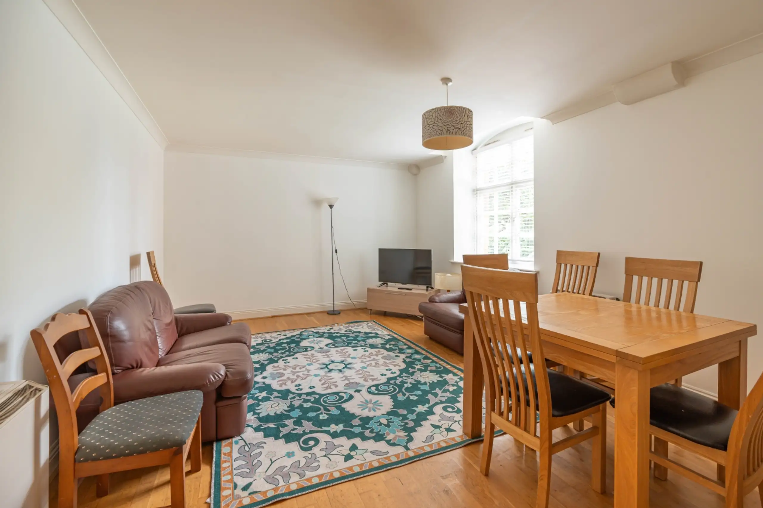 Flat Bennett Crescent in Oxford