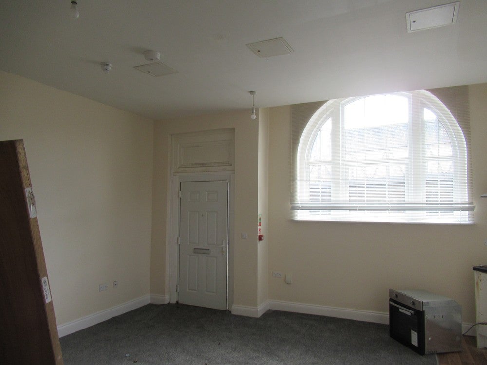 Flat Midland Road in Bedford