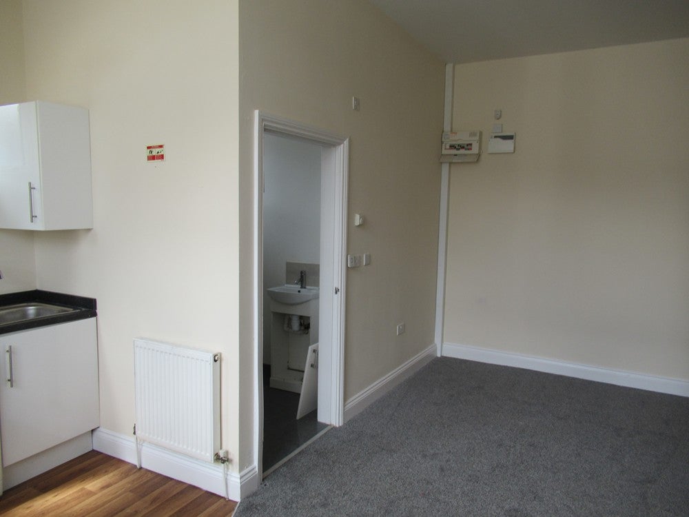 Flat Midland Road in Bedford