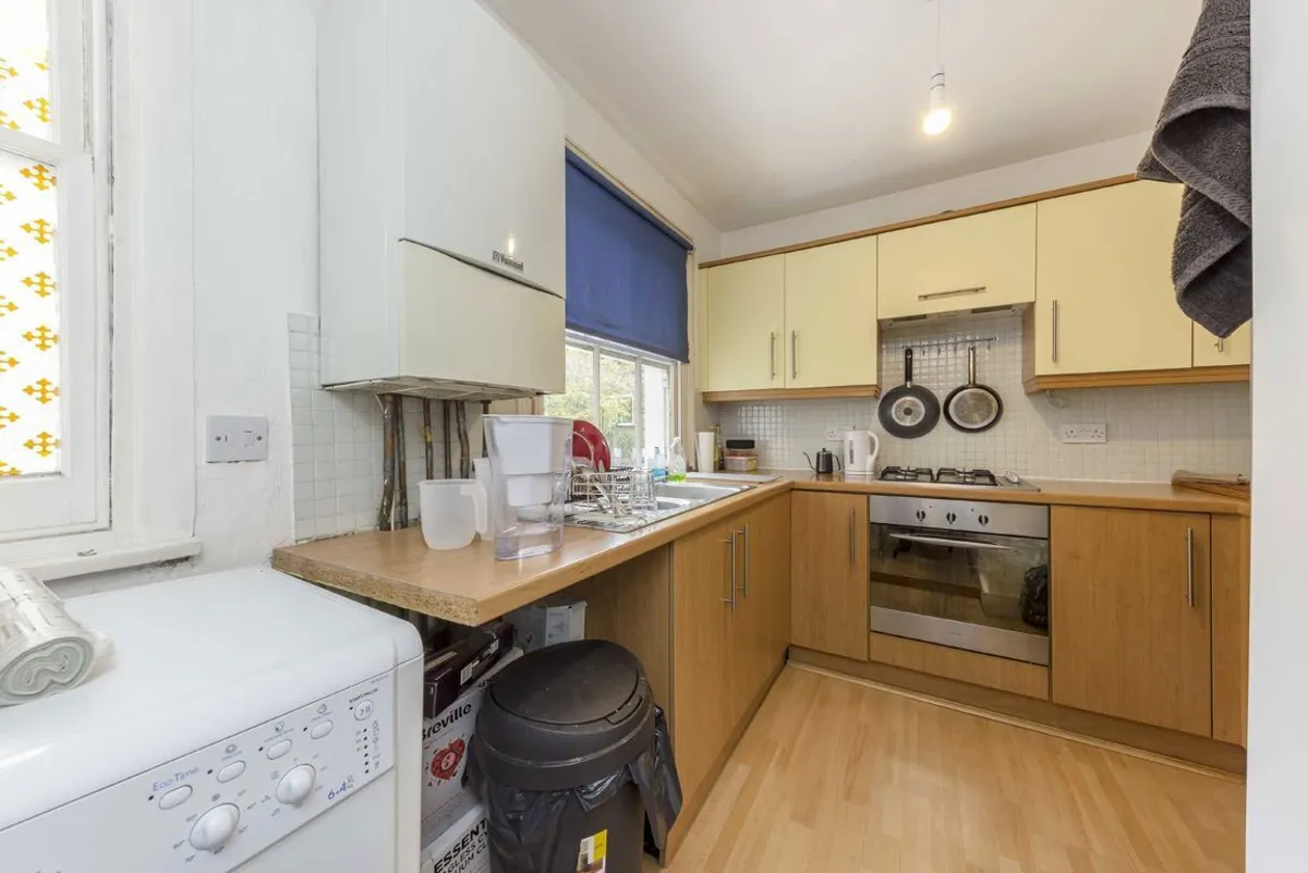 Flat Coningham Road in Greater London
