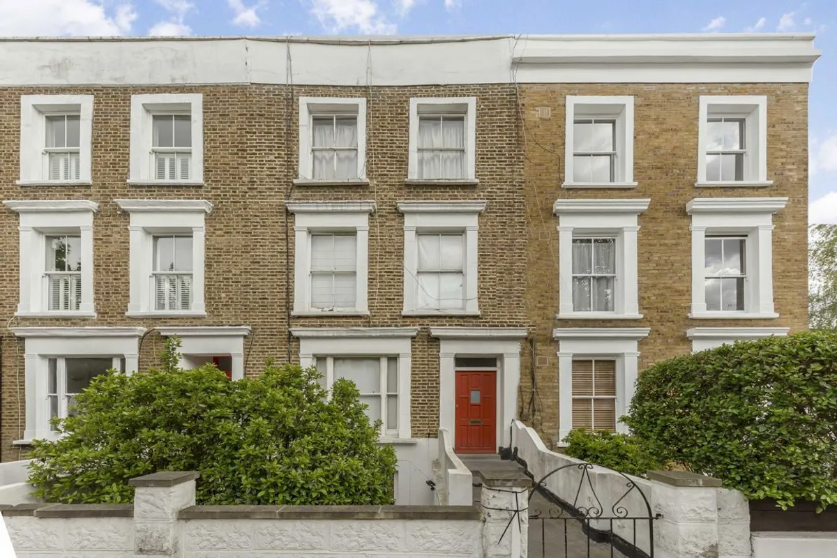 Flat Coningham Road in Greater London