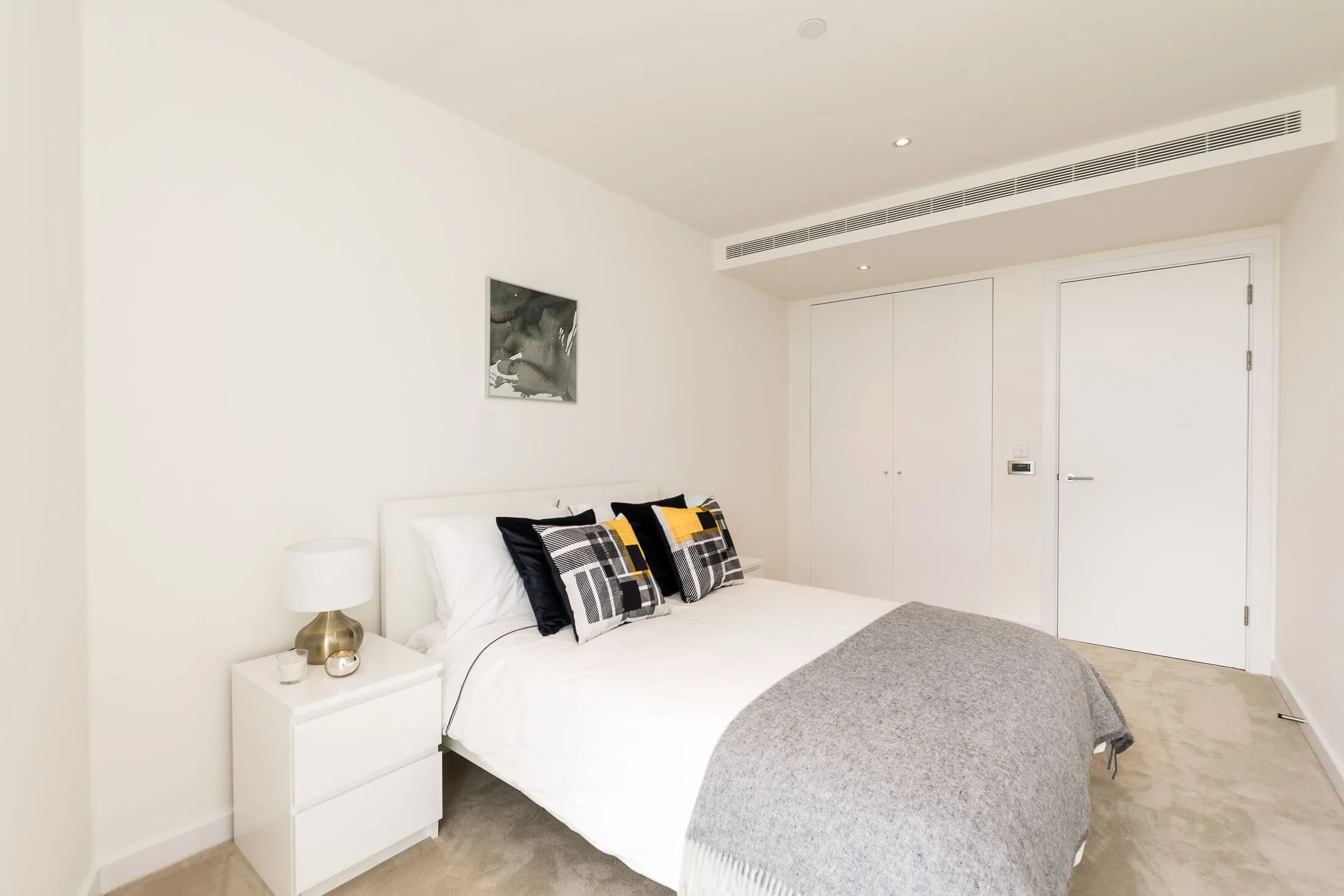 Flat Wyvil Road in Greater London