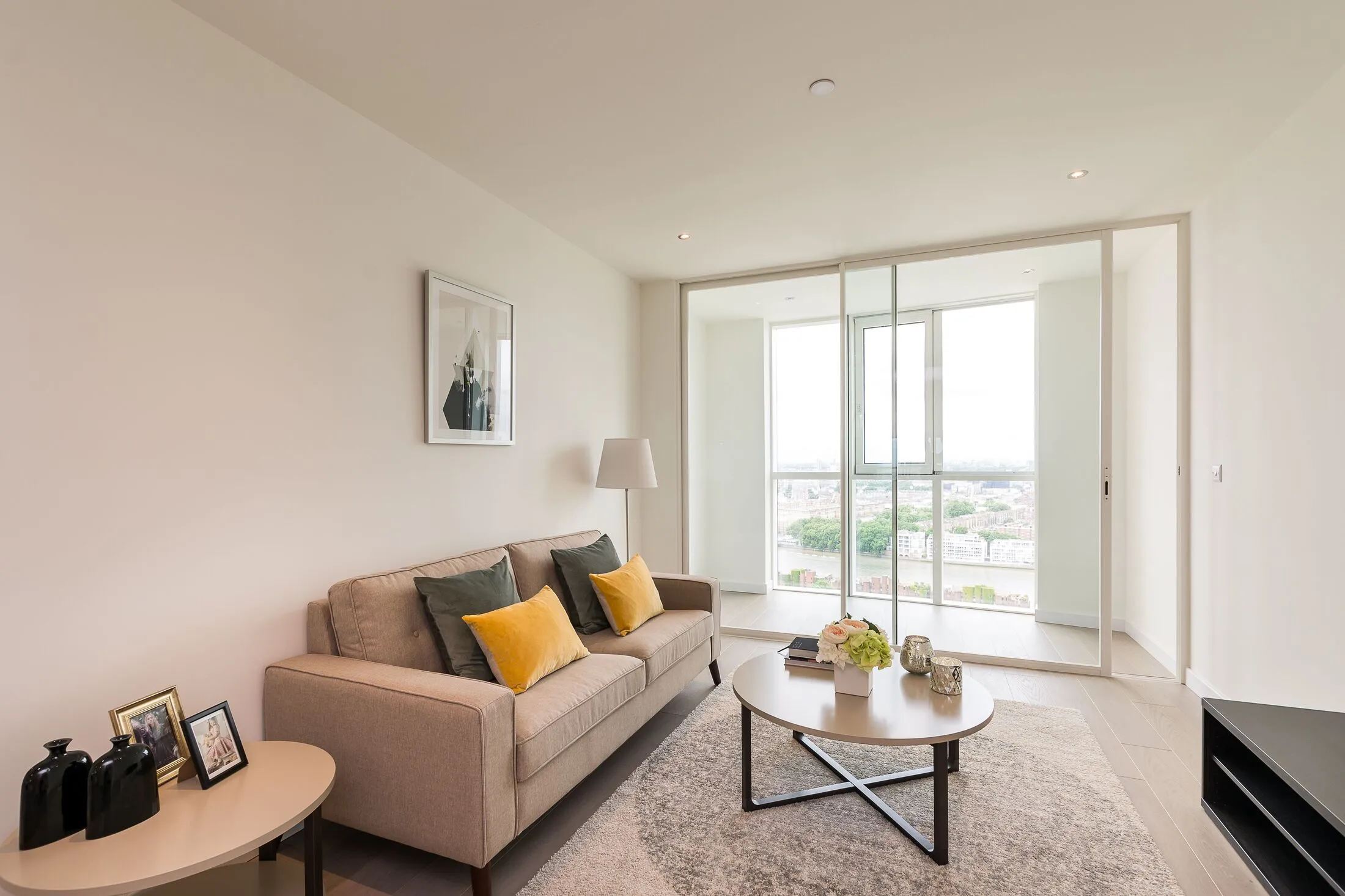 Flat Wyvil Road in Greater London