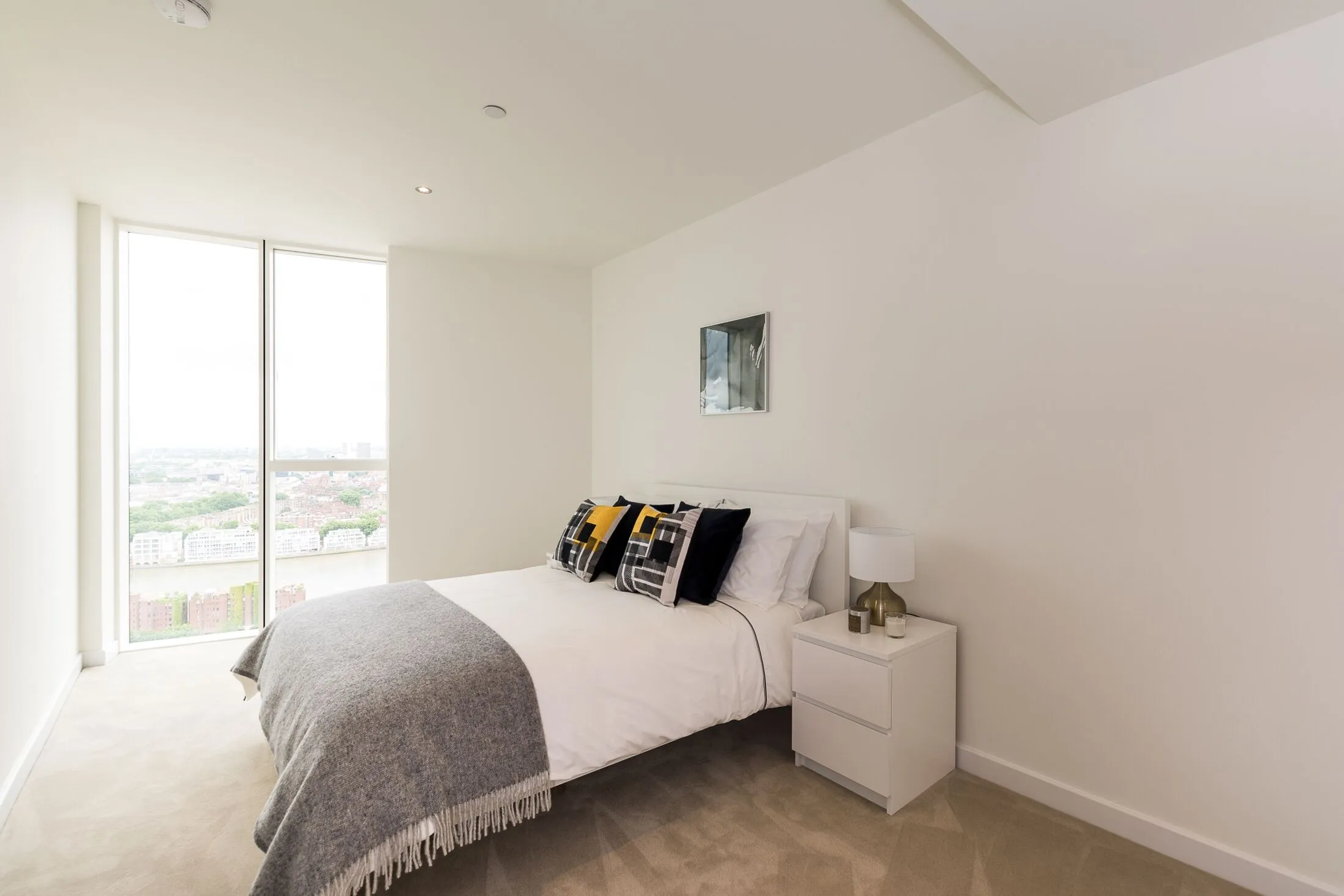 Flat Wyvil Road in Greater London