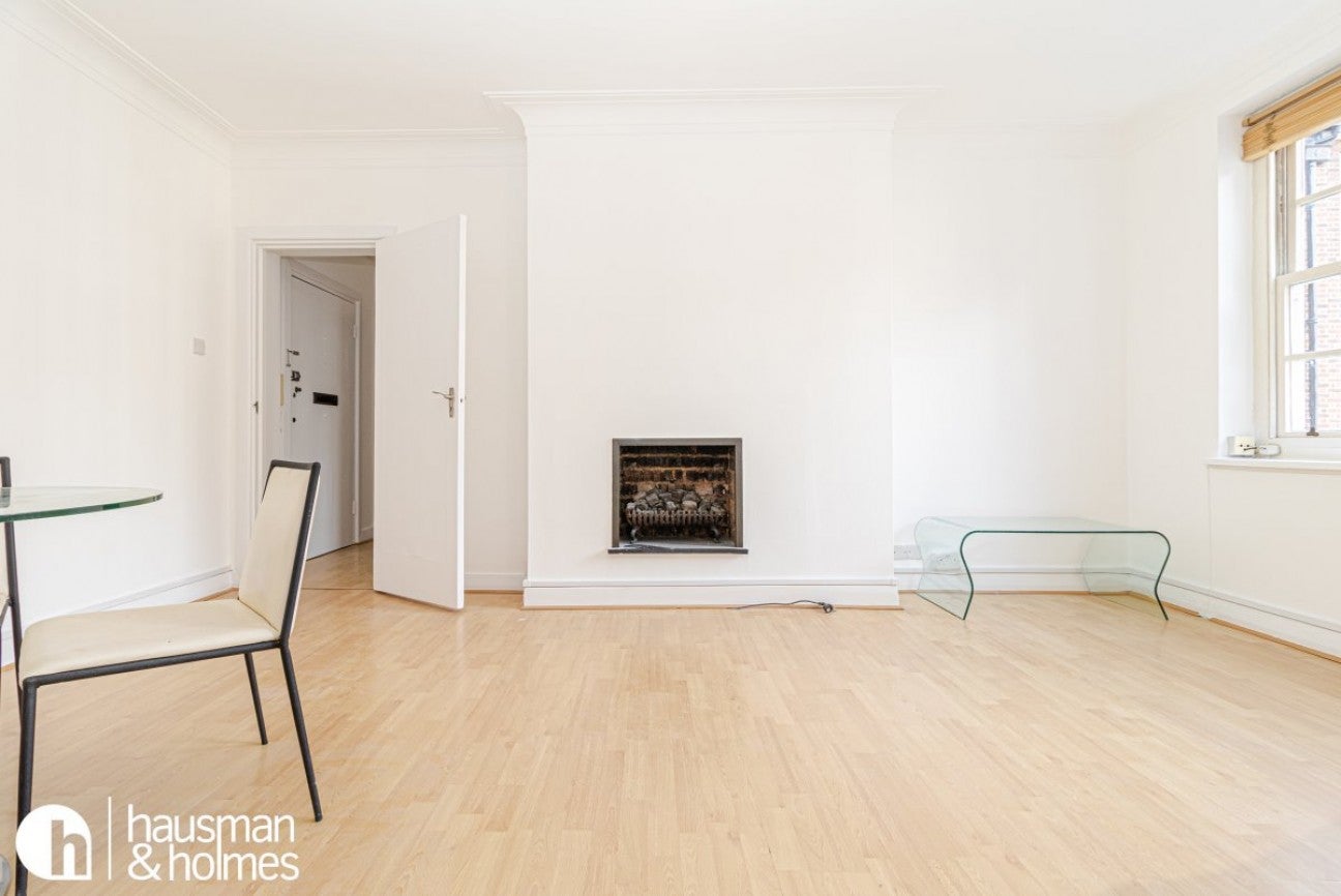 Flat Vane Close in Greater London
