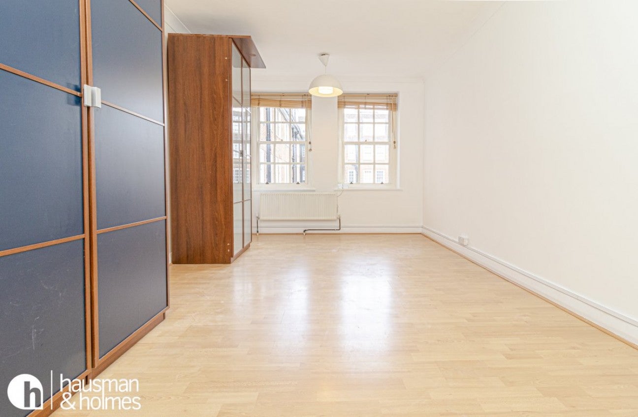 Flat Vane Close in Greater London