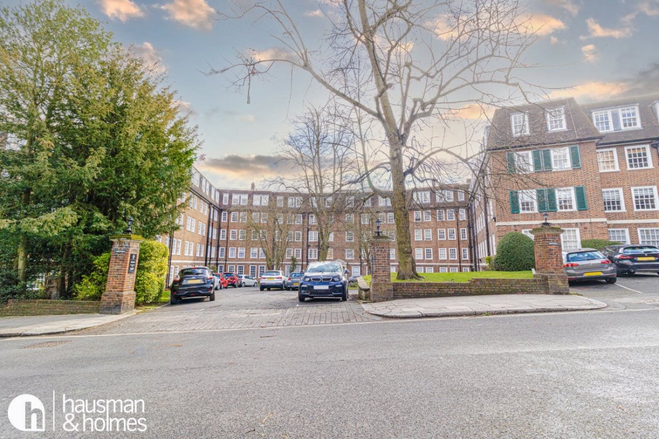 Flat Vane Close in Greater London