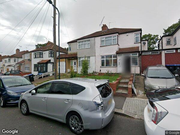 Flat Burgess Avenue in Greater London