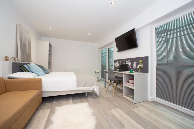 Room Queen's Road in Nottingham