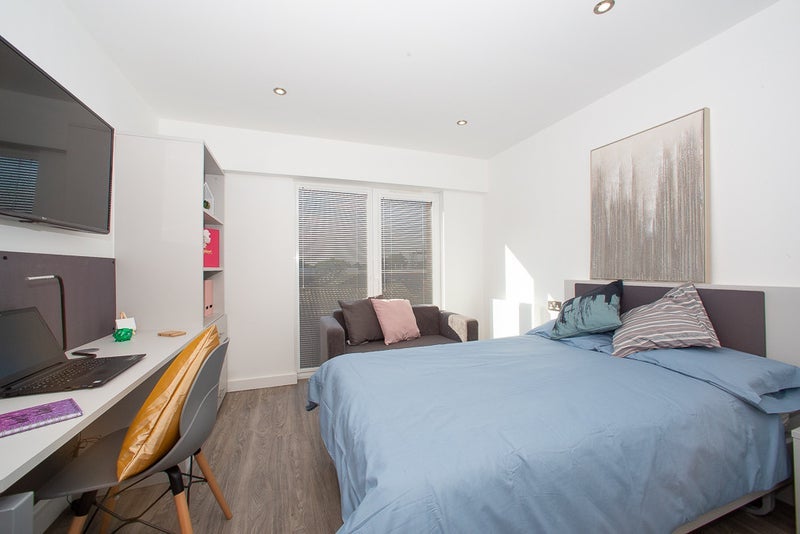 Room Queen's Road in Nottingham