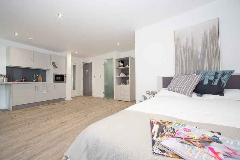 Room Queen's Road in Nottingham