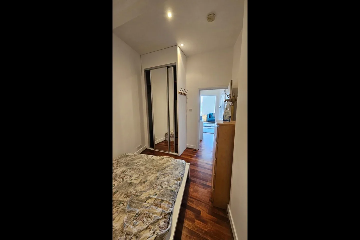 Flat Bedford Hill in Greater London