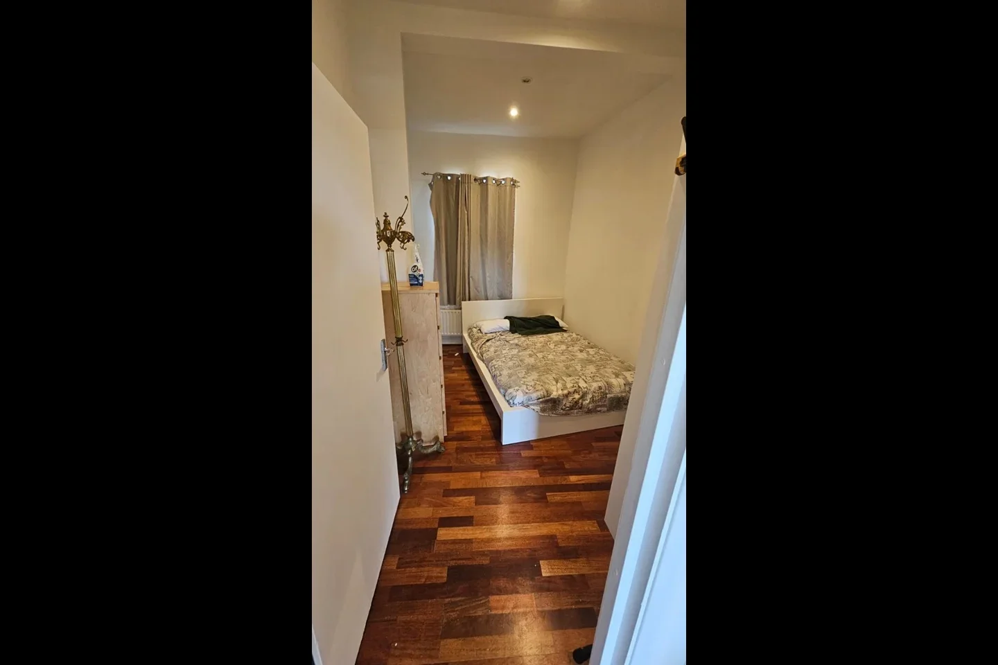 Flat Bedford Hill in Greater London