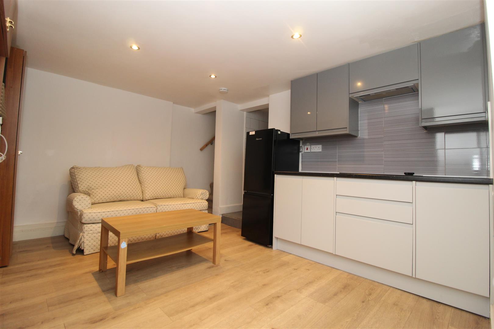 Flat Copperfield Grove in Leeds