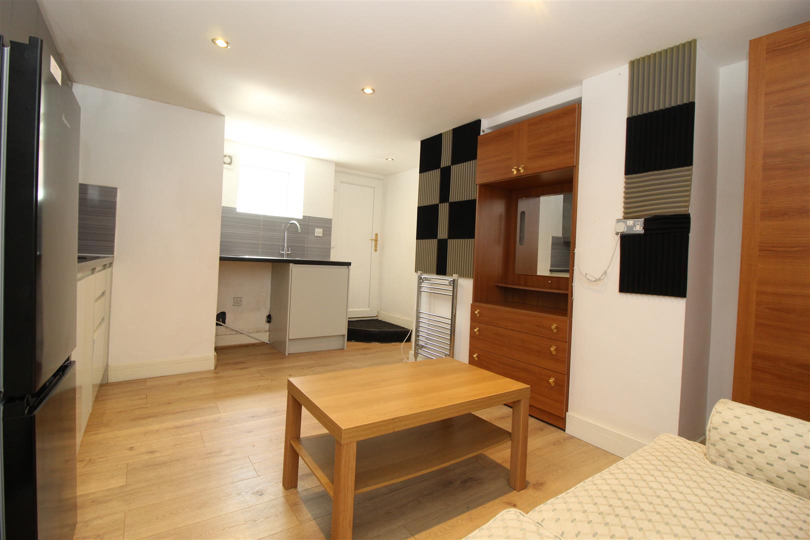 Flat Copperfield Grove in Leeds