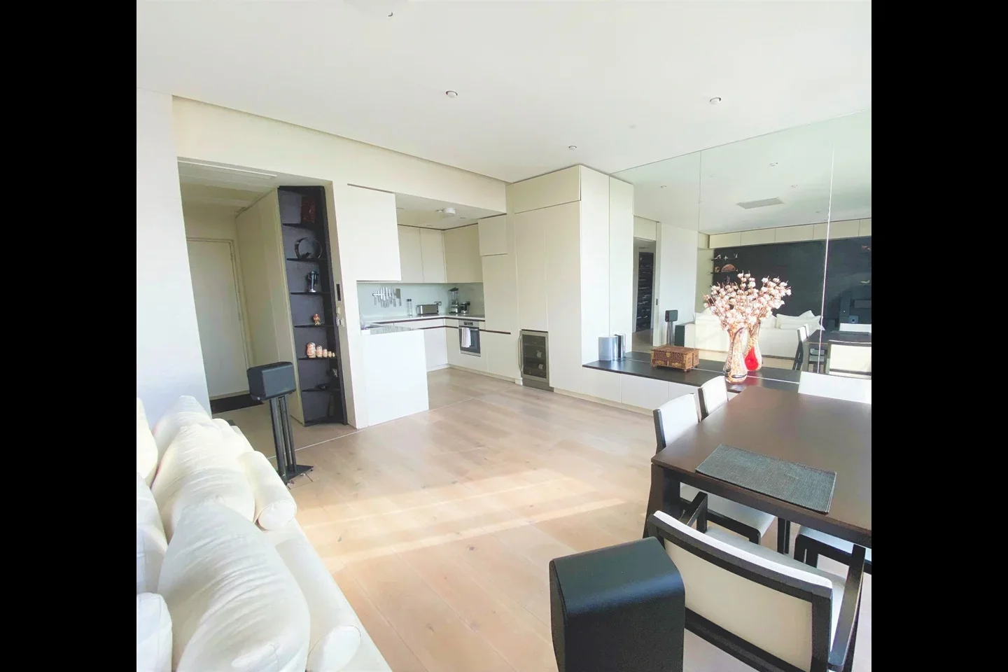 Flat Westferry Circus in Greater London
