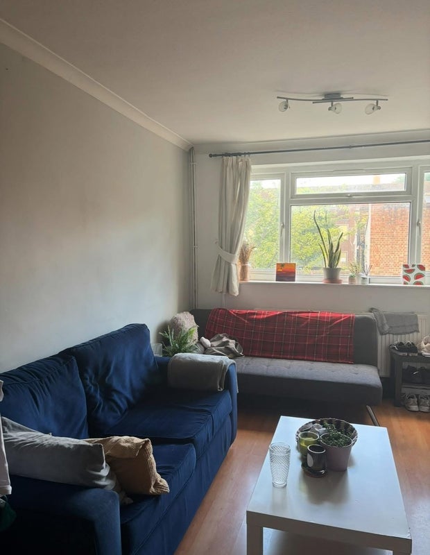 Room Warner Road in Greater London
