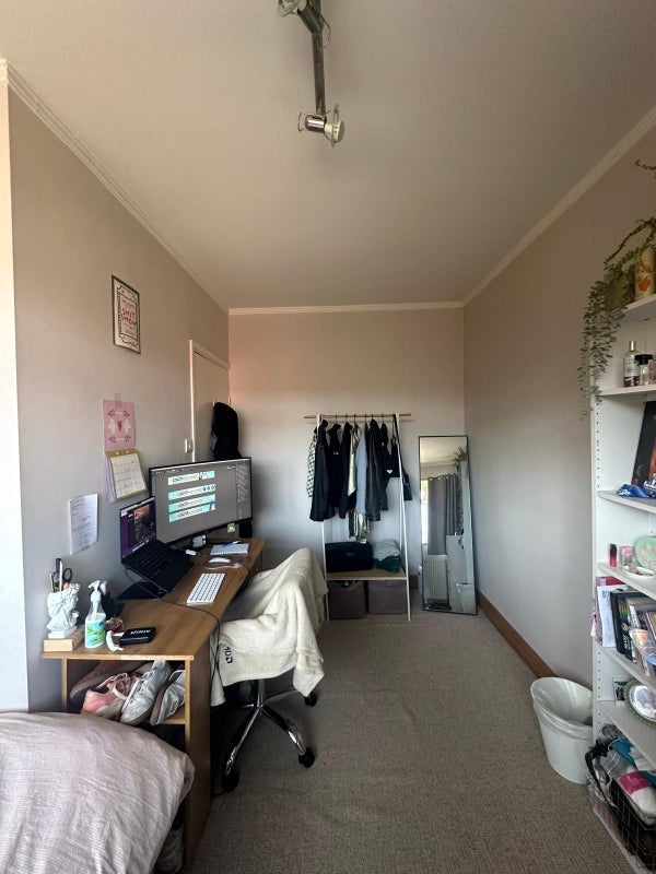 Room Warner Road in Greater London