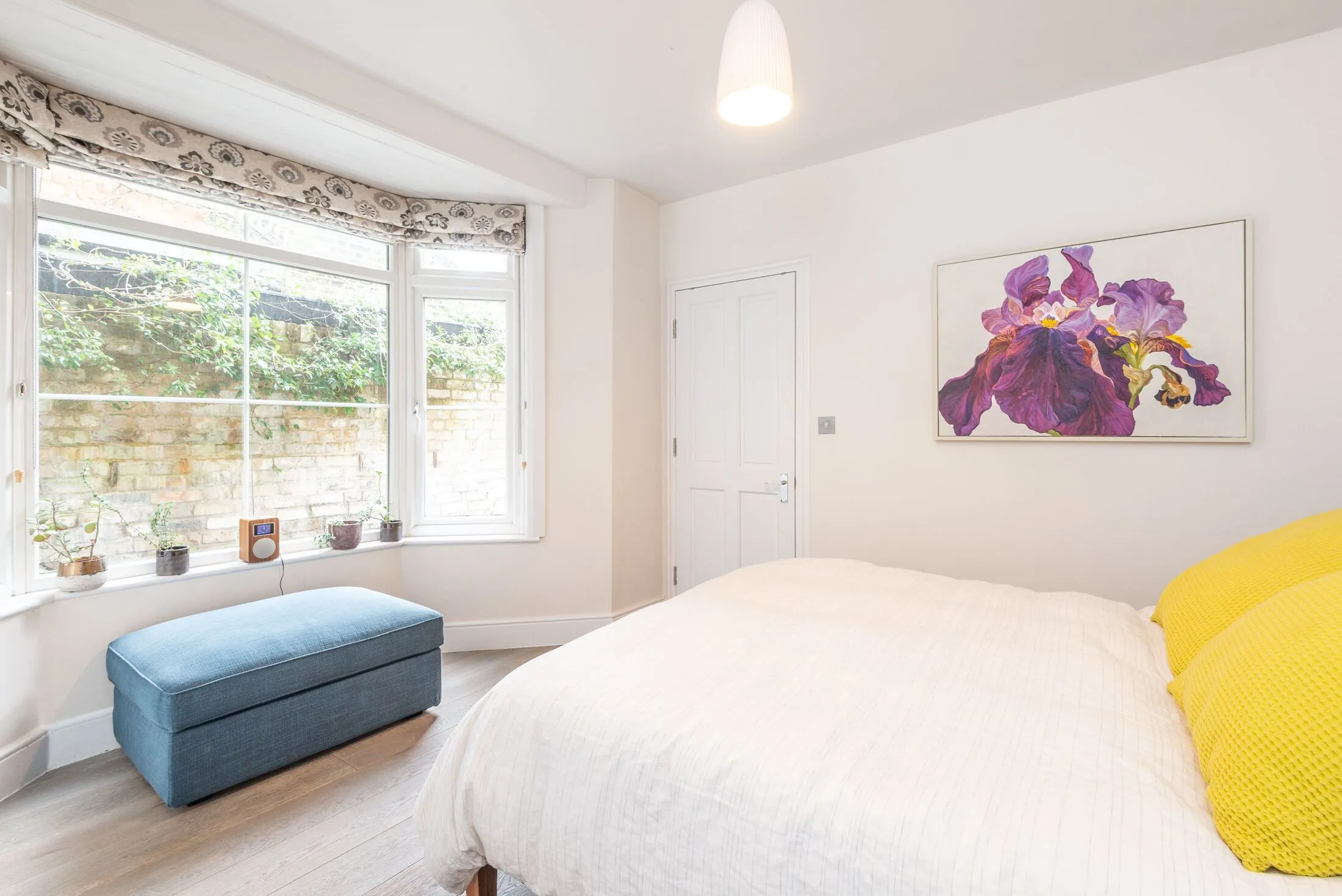 Flat Agincourt Road in Greater London