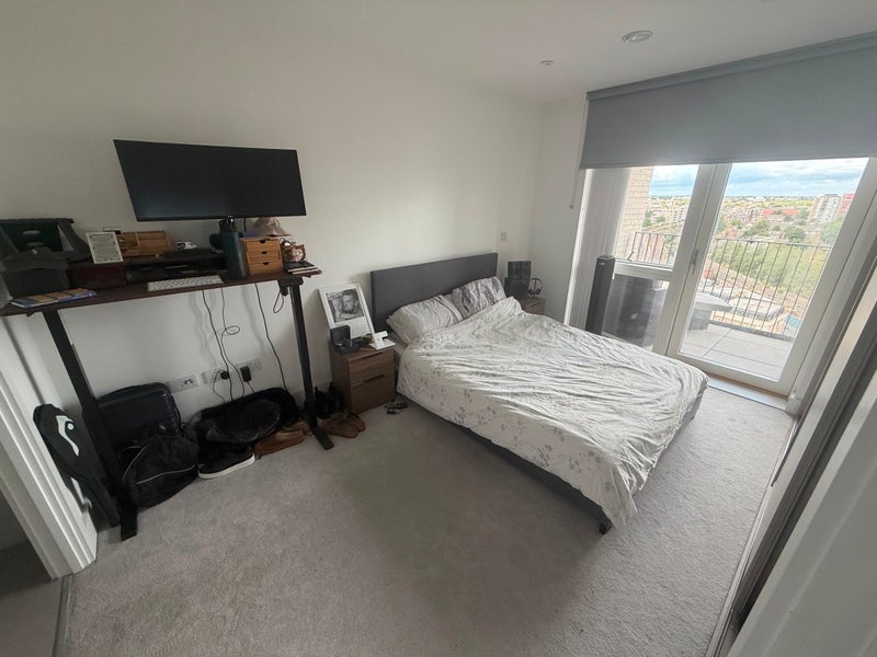 Room Herne Hill Road in Greater London