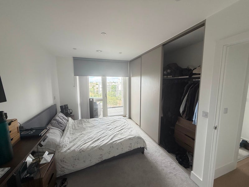 Room Herne Hill Road in Greater London