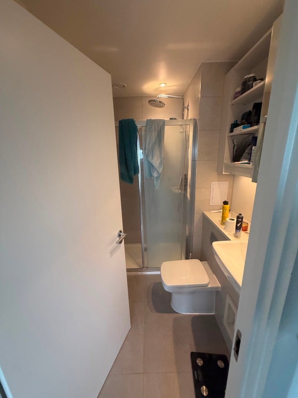 Room Herne Hill Road in Greater London