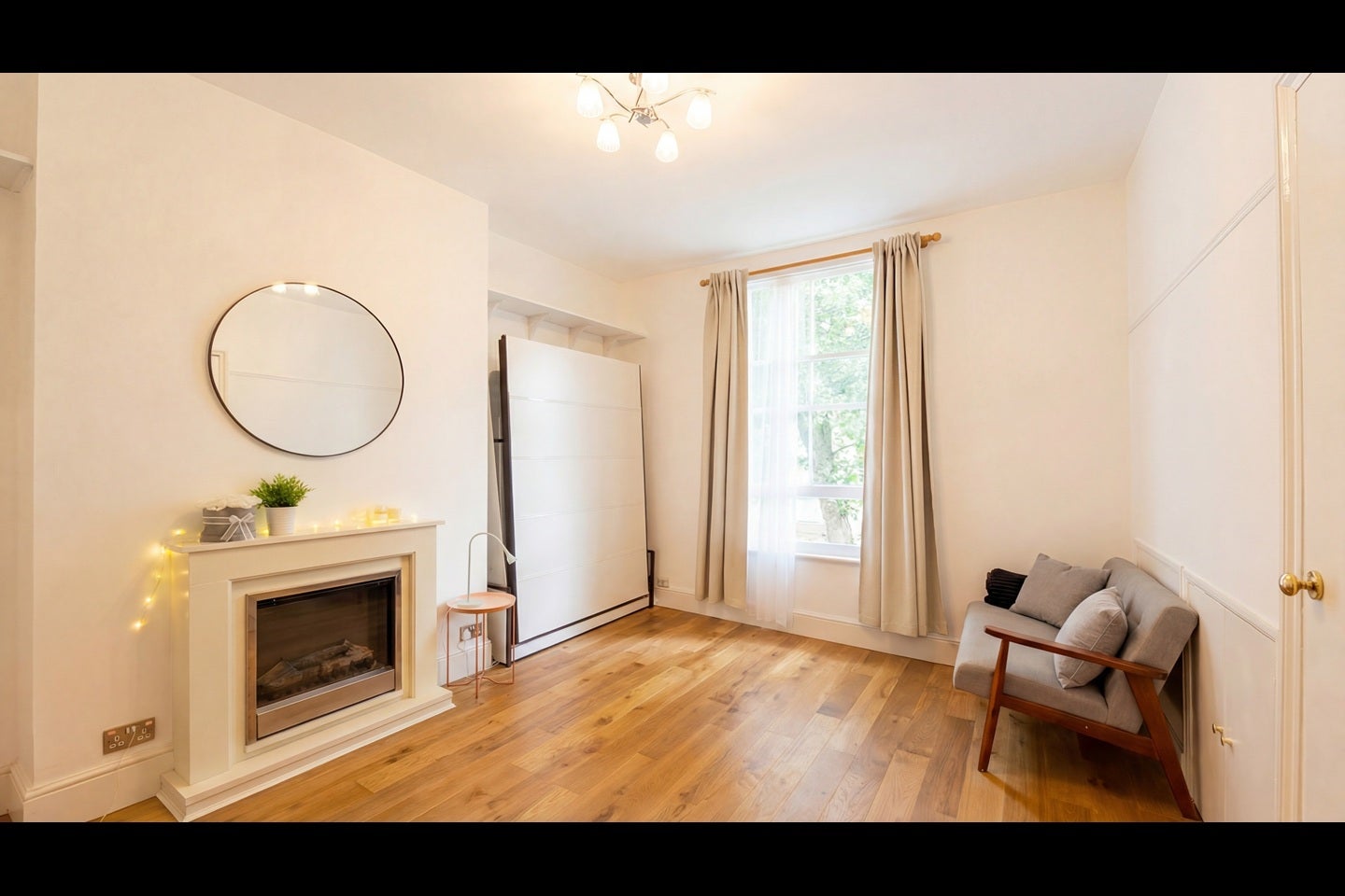 Flat Bolingbroke Road in Greater London