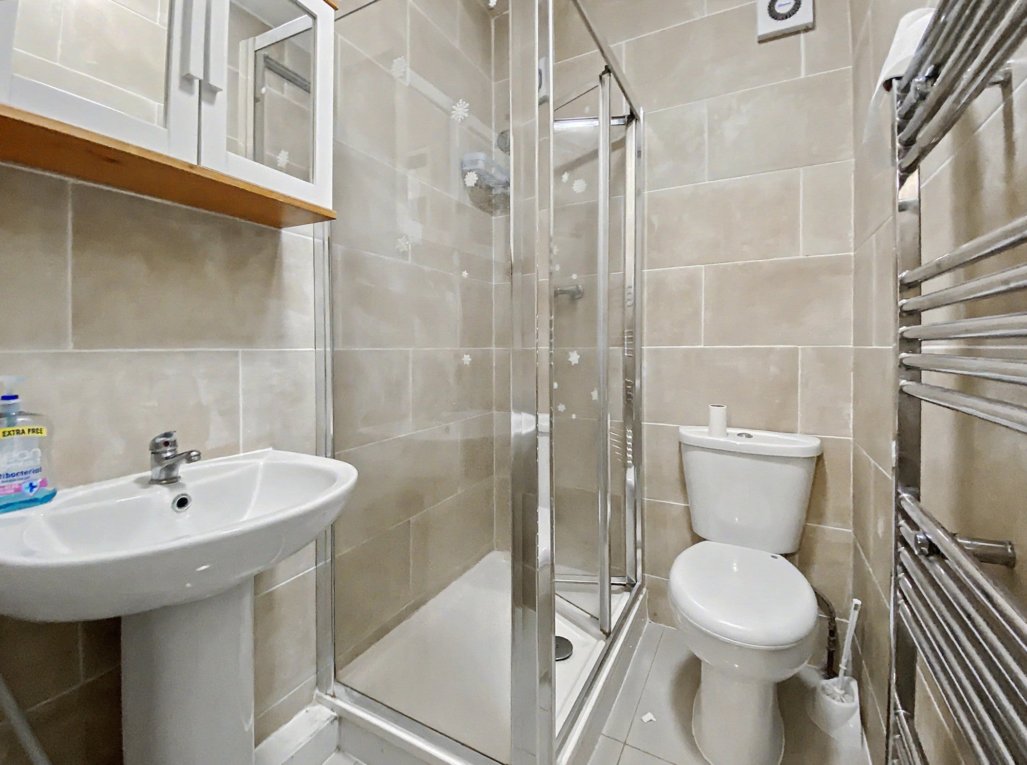 Flat Chatsworth Crescent in Greater London