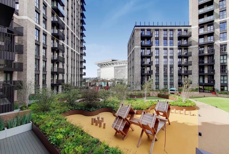 Room Lakeside Way in Greater London