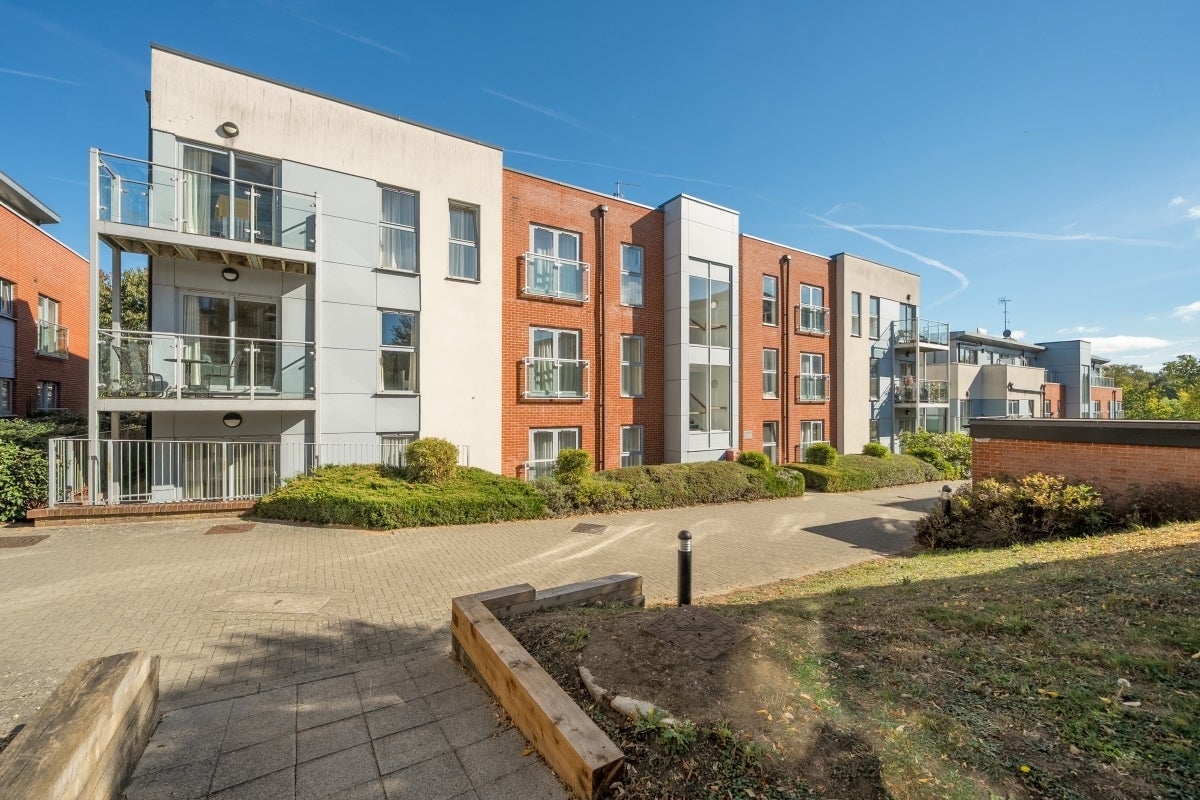 Flat Charrington Place in St Albans