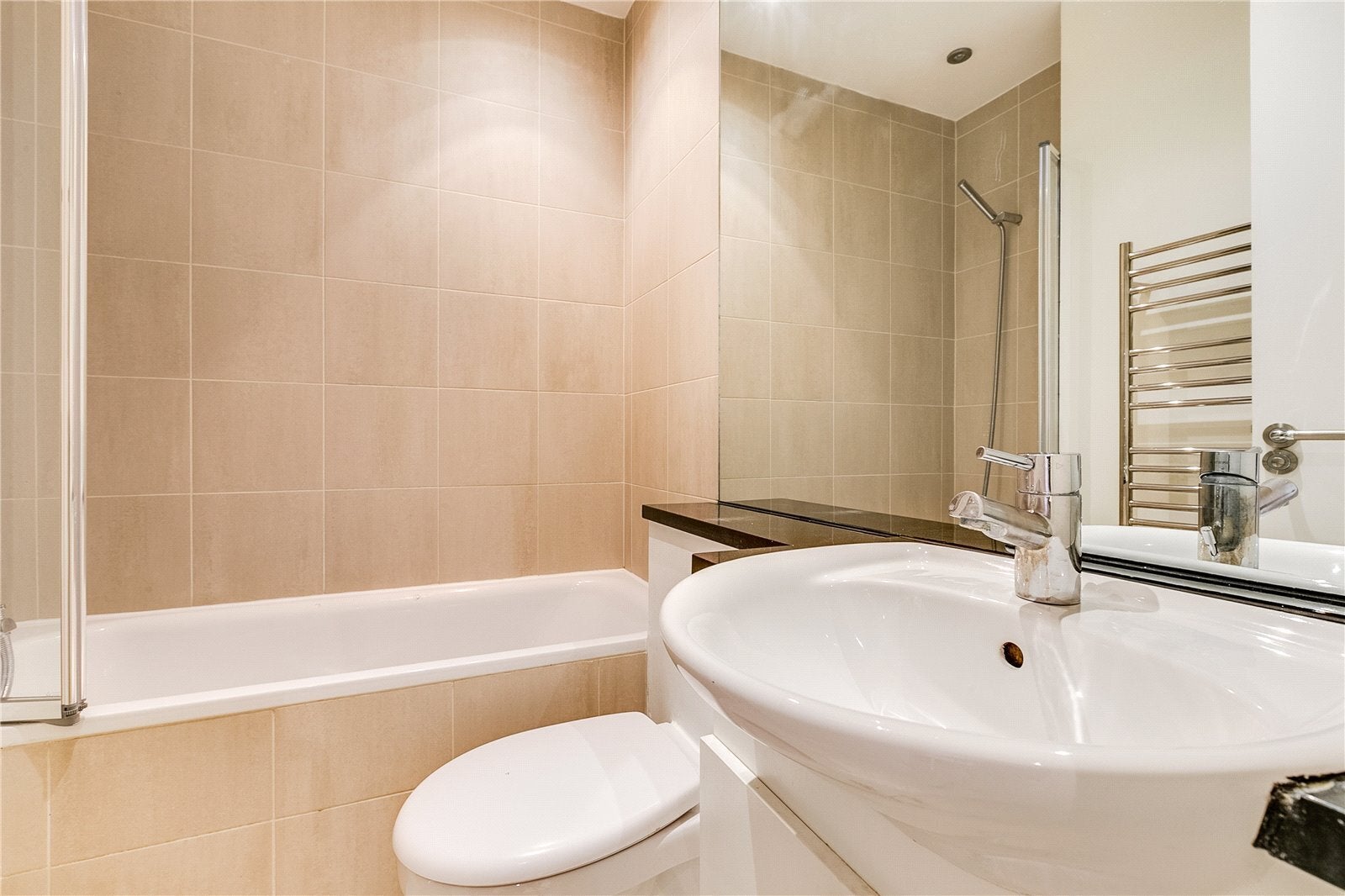 Flat Sloane Avenue in Greater London