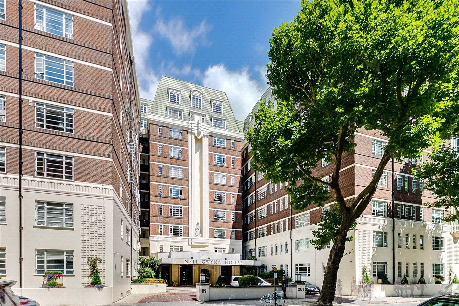 Flat Sloane Avenue in Greater London
