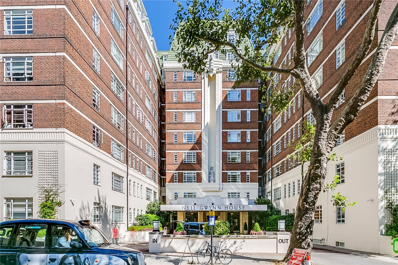 Flat Sloane Avenue in Greater London