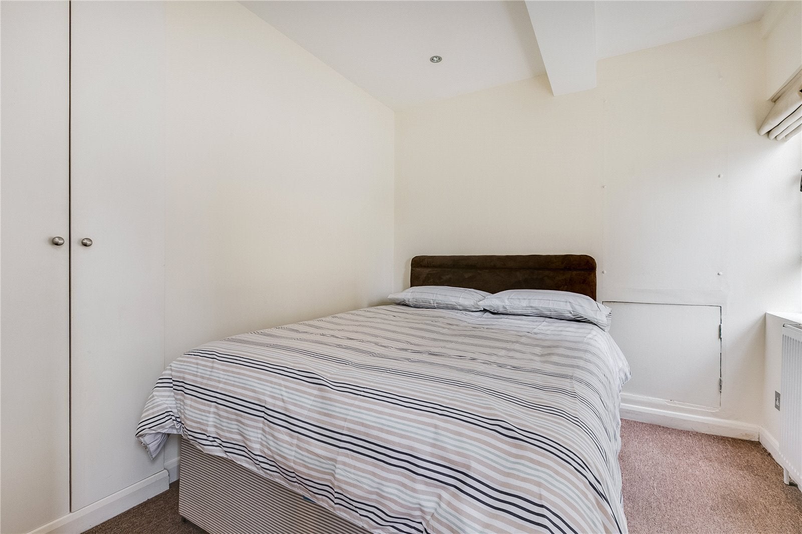 Flat Sloane Avenue in Greater London