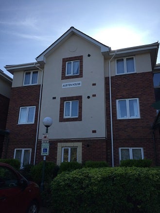 Flat Austen Grove in Bristol