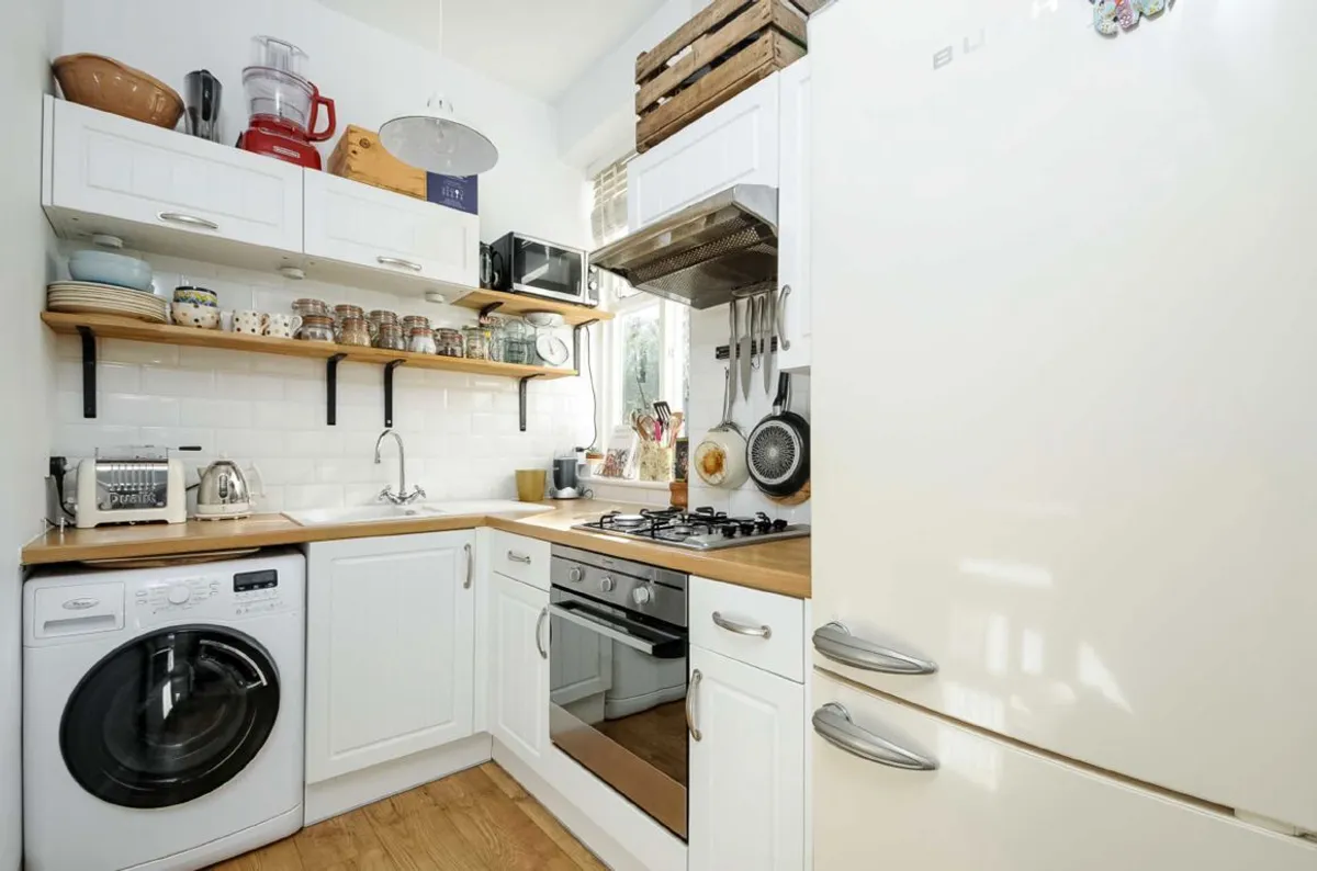 Flat Riggindale Road in Greater London
