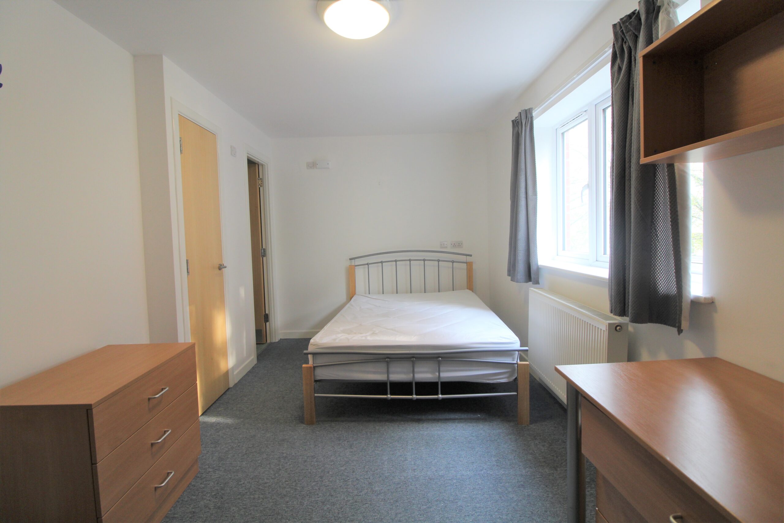 Room Lincoln Road in Peterborough
