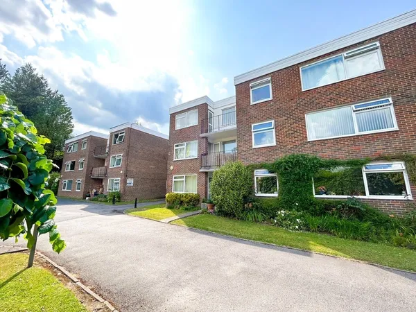 Flat Beacon Road in Wealden