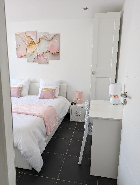 Room Rue des Treilles in Libourne